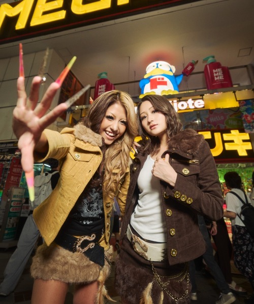 d.i.a.(ダイヤ)の「【d.i.a. セットアップ】コーデュロイ2点セット ファー付き ジャケット&ファー付き スカート(セットアップ・レディース・ブラウン/マスタード・SMALL/MEDIUM/X-SMALL)」の4枚目の写真