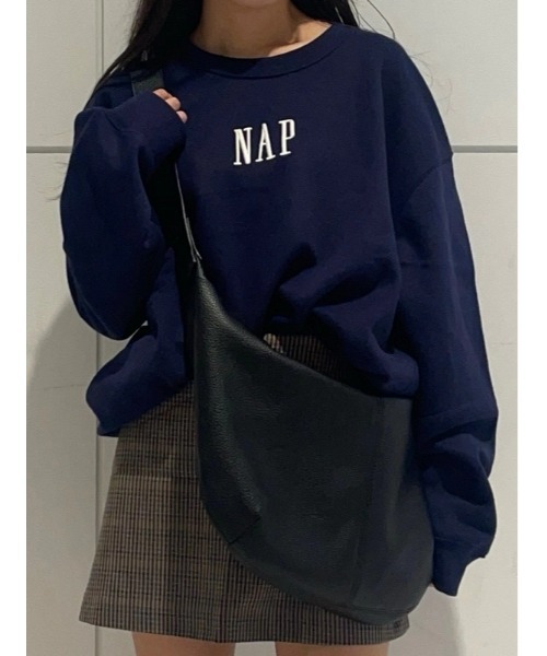 GAP（ギャップ）の「ヴィーガン ペブルレザー スラウチー クロスボディバッグ（ショルダーバッグ・レディース・バーガンディー/ブラック・ONE SIZE）」の8枚目の写真