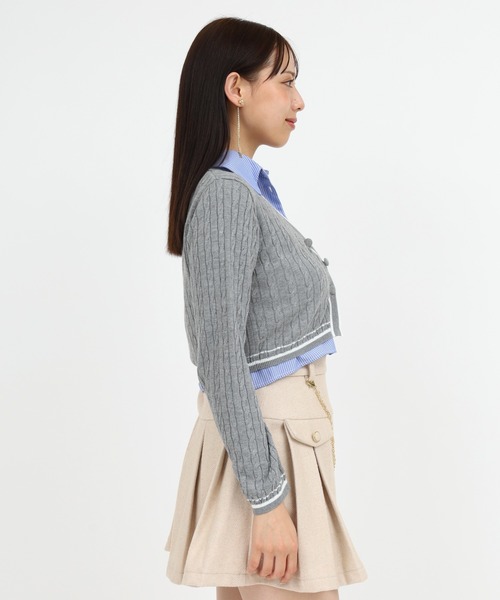 ROYAL PARTY(ロイヤルパーティー)の「オリジナルカレッジロゴシャツ付ケーブルニットカーデトップス(ニット/セーター・レディース・ブラック/オフホワイト/グレー・FREE)」の20枚目の写真