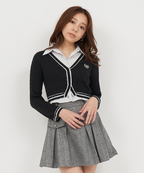 ROYAL PARTY(ロイヤルパーティー)の「オリジナルカレッジロゴシャツ付ケーブルニットカーデトップス(ニット/セーター・レディース・ブラック/オフホワイト/グレー・FREE)」の10枚目の写真