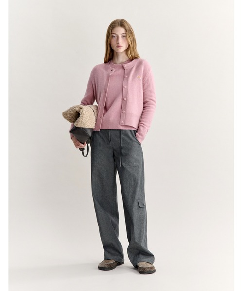 Maison Kitsune(メゾンキツネ)の「BABY FOX LAMBSWOOL FITTED CARDIGAN(カーディガン/ボレロ・レディース・ライトグレー/ネイビー/アイボリー/ブラック/ブラウン/ピンク・XS/S/M/L/XL)」の12枚目の写真