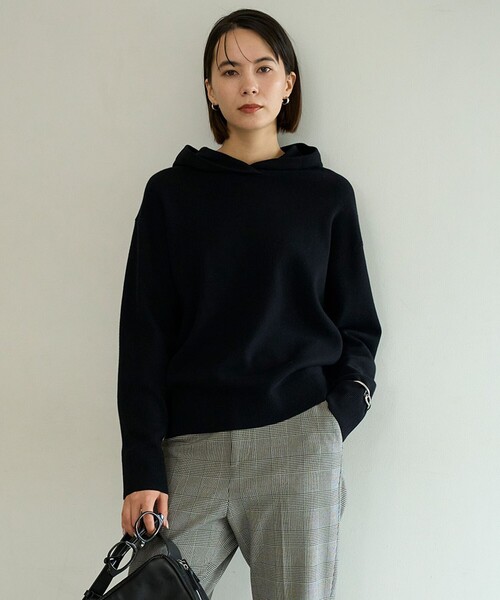 UNFILO(アンフィーロ)の「コットンカシミヤニット フーディ(ニット/セーター・レディース・グレー系/ブラック系/ライトグレー系/ベージュ系/ピンク系・X-LARGE)」の2枚目の写真
