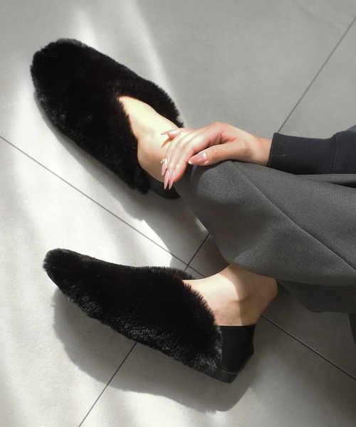 AmiAmi（アミアミ）の「2WAYファーバブーシュパンプス（その他シューズ・レディース・ブラック/グレー・LL/L/S/M）」の2枚目の写真