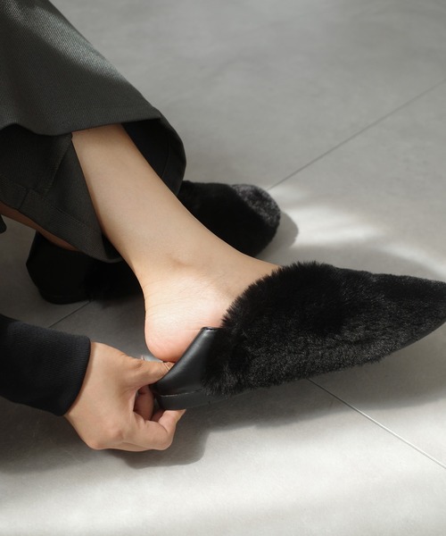 AmiAmi（アミアミ）の「2WAYファーバブーシュパンプス（その他シューズ・レディース・ブラック/グレー・LL/L/S/M）」の5枚目の写真