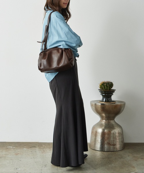 AO2(アオズ)の「Faux Leather 2Way Tuck Shoulder Bag / フェイクレザー 2WAY タックショルダーバッグ(ショルダーバッグ・レディース・ブラウン/ブラック/ホワイト・FREE)」の18枚目の写真