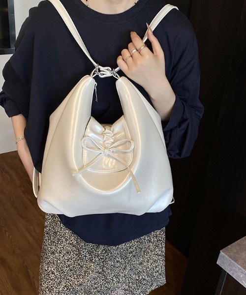 Mejoul（メジュール）の「【2WAY】ギャザーリボン リュック ショルダーレザー トートバッグ（ショルダーバッグ・レディース・シルバー/ブラック/レッド/ホワイト・F）」の5枚目の写真