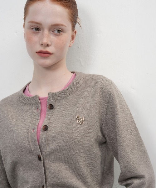 【GENERAL IDEA】ロゴ入りラウンドネック長袖カーディガン / ESSENTIAL CREW NECK CARDIGAN(カーディガン/ボレロ)|GENERAL IDEA(ジェネラルアイデア)