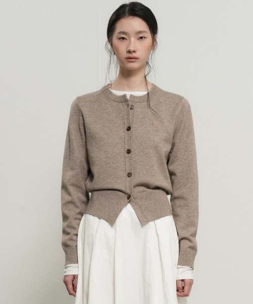 【GENERAL IDEA】ロゴ入りラウンドネック長袖カーディガン / ESSENTIAL CREW NECK CARDIGAN(カーディガン/ボレロ)|GENERAL IDEA(ジェネラルアイデア)