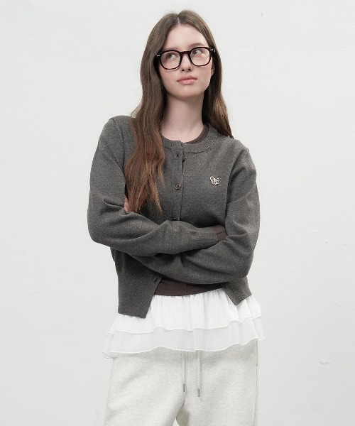 【GENERAL IDEA】ロゴ入りラウンドネック長袖カーディガン / ESSENTIAL CREW NECK CARDIGAN(カーディガン/ボレロ)|GENERAL IDEA(ジェネラルアイデア)