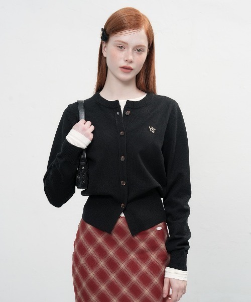 GENERAL IDEA（ジェネラルアイデア）の「essential crew neck cardigan ロゴ入りラウンドネック長袖カーディガン（カーディガン/ボレロ・レディース・グレー/ブラック/パープル/ネイビー/オートミール/チャコール/レッド/キャメル/ホワイト・L/M/S/XS）」の18枚目の写真