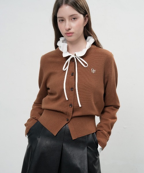 GENERAL IDEA（ジェネラルアイデア）の「essential crew neck cardigan ロゴ入りラウンドネック長袖カーディガン（カーディガン/ボレロ・レディース・グレー/ブラック/パープル/ネイビー/オートミール/チャコール/レッド/キャメル/ホワイト・L/M/S/XS）」の10枚目の写真