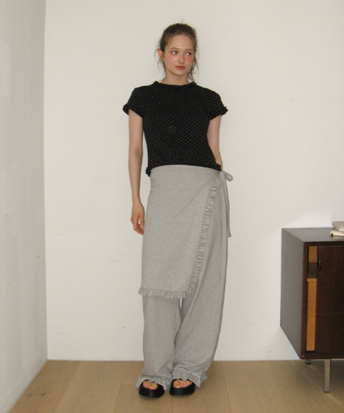 セール】NECK RUFFLE SHORT SLEEVE T SHIRT BLACK DOT（Tシャツ 