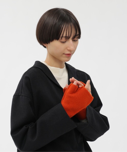 MHL.（エムエイチエル）の「FELTED DRY WOOL（手袋・レディース・ダークブラウン/オフホワイト/オレンジ・FREE）」の12枚目の写真