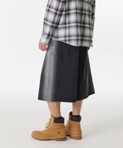 MUSINSA STANDARD（ムシンサスタンダード）の「サイドブラシロングバミューダデニムパンツ[ブラック]（デニムパンツ・メンズ・その他・38/36/34/32/30/31/33/26/27/28/29）」の3枚目の写真