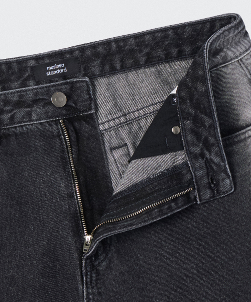 MUSINSA STANDARD（ムシンサスタンダード）の「サイドブラシロングバミューダデニムパンツ[ブラック]（デニムパンツ・メンズ・その他・38/36/34/32/30/31/33/26/27/28/29）」の4枚目の写真