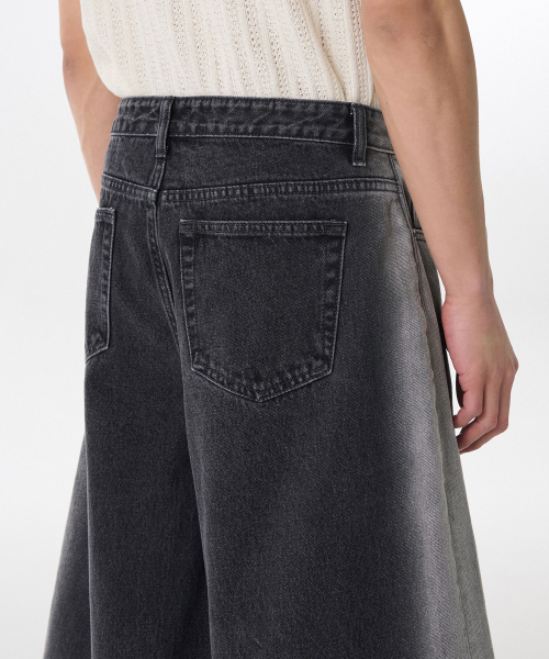 MUSINSA STANDARD（ムシンサスタンダード）の「サイドブラシロングバミューダデニムパンツ[ブラック]（デニムパンツ・メンズ・その他・38/36/34/32/30/31/33/26/27/28/29）」の6枚目の写真
