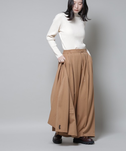 NANO universe（ナノユニバース）の「ストレッチサージピンタックイージーワイドパンツ(セットアップ可)（スラックス・レディース・グレー/ベージュ/ブラック・S/M）」の10枚目の写真