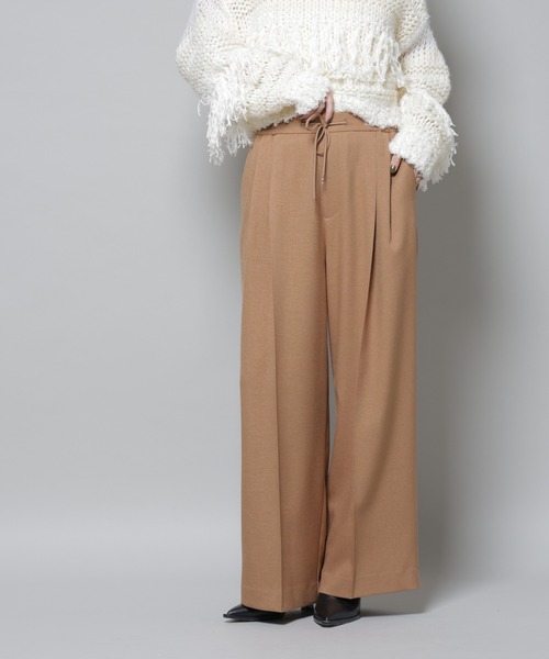 NANO universe（ナノユニバース）の「ストレッチサージピンタックイージーワイドパンツ(セットアップ可)（スラックス・レディース・グレー/ベージュ/ブラック・S/M）」の5枚目の写真