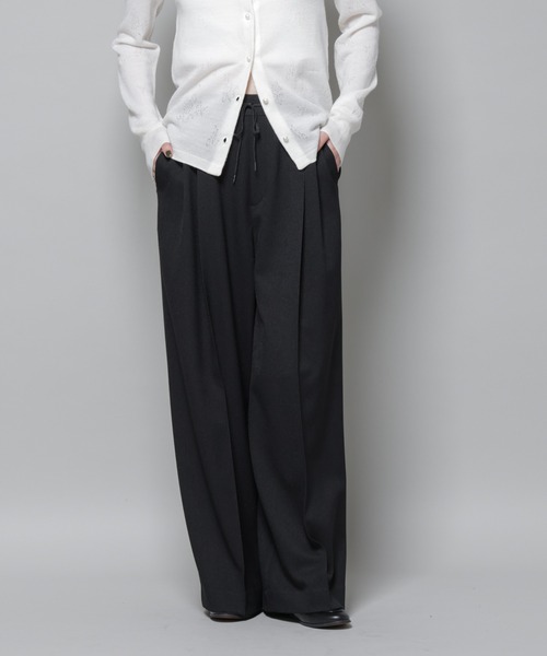 NANO universe（ナノユニバース）の「ストレッチサージピンタックイージーワイドパンツ(セットアップ可)（スラックス・レディース・グレー/ベージュ/ブラック・S/M）」の19枚目の写真