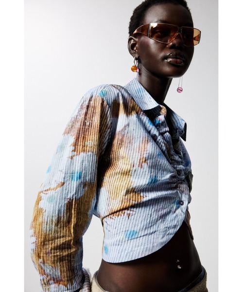 Desigual（デシグアル）の「ストライプ×フラワープリント クロップドシャツ（シャツ/ブラウス・レディース・ブルー・S/M/L/XL）」の3枚目の写真