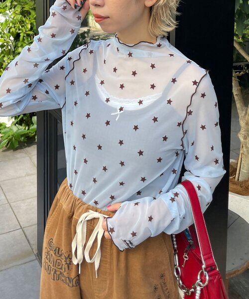 HELLO.SANFRANCISCO(ハローサンフランシスコ)の「【HELLO.SANFRANCISCO/ハローサンフランシスコ】フロッキー星柄シアートップス(Tシャツ/カットソー・レディース・イエロー/ブラック/サックスブルー・ONE SIZE)」の2枚目の写真