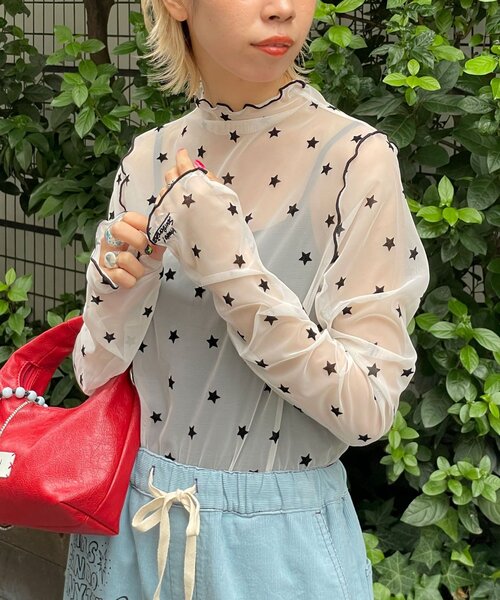 HELLO.SANFRANCISCO(ハローサンフランシスコ)の「【HELLO.SANFRANCISCO/ハローサンフランシスコ】フロッキー星柄シアートップス(Tシャツ/カットソー・レディース・イエロー/ブラック/サックスブルー・ONE SIZE)」の4枚目の写真