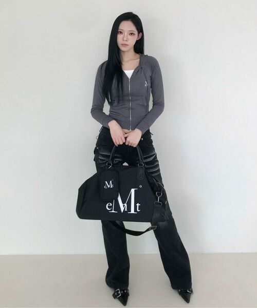 MUCENT(ムセント)の「ライトアップスリムフィットクロップフード集業(4色)(パーカー・レディース・チャコール/ホワイト/グレー/ブラック・FREE)」の6枚目の写真