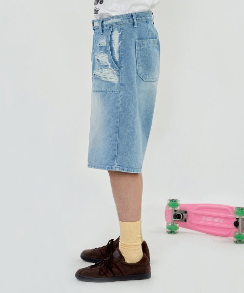 UNALLOYED(アナロイド)の「デストロイドデニムショーツ / ライトブルー(その他パンツ・レディース・その他・LARGE/MEDIUM/SMALL)」の3枚目の写真
