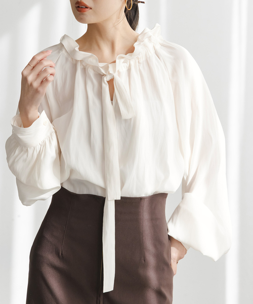 Noble（ノーブル）の「スタンドフリルボウタイブラウス（シャツ/ブラウス・レディース・ブラック/ホワイト・FREE）」の2枚目の写真