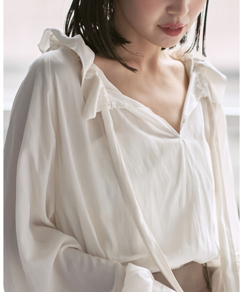 Noble（ノーブル）の「スタンドフリルボウタイブラウス（シャツ/ブラウス・レディース・ブラック/ホワイト・FREE）」の3枚目の写真