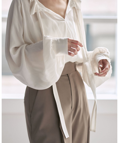 Noble（ノーブル）の「スタンドフリルボウタイブラウス（シャツ/ブラウス・レディース・ブラック/ホワイト・FREE）」の4枚目の写真