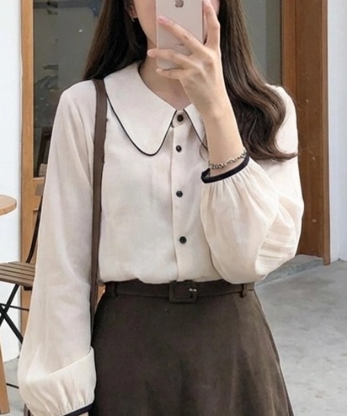 cammie(キャミー)の「パイピングデザインブラウス(シャツ/ブラウス・レディース・ネイビー/アイボリー・M/L)」の1枚目の写真