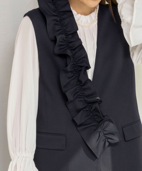 NOLLEY’S（ノーリーズ）の「《セットアップ対応》ウォッシャブルジョーゼットフリル付きマルチWAYジレ（ベスト・レディース・ネイビー/アイボリー・38）」の18枚目の写真