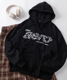 SlashDate（スラッシュデイト）の「【82】 総柄ロゴ ショート丈 裏毛 ジップパーカー/メンズ/レディース/ユニセックス（パーカー）」