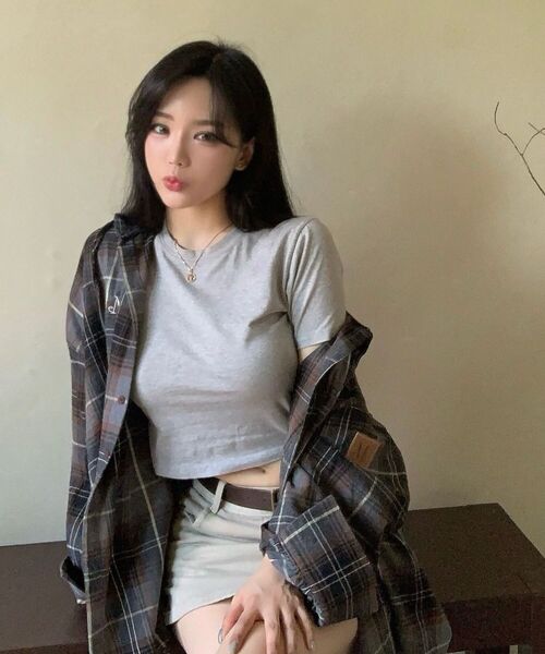 MUCENT(ムセント)の「アイコニックチェックフードシャツ(成人男女共用)(シャツ/ブラウス・レディース・ブラウン・FREE)」の2枚目の写真
