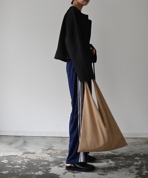Marient(マリエント)の「Eco Suede Tote Bag / エコスエードトートバッグ(トートバッグ・レディース・ブラック/キャメル・FREE)」の3枚目の写真