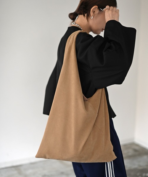 Marient(マリエント)の「Eco Suede Tote Bag / エコスエードトートバッグ(トートバッグ・レディース・ブラック/キャメル・FREE)」の4枚目の写真