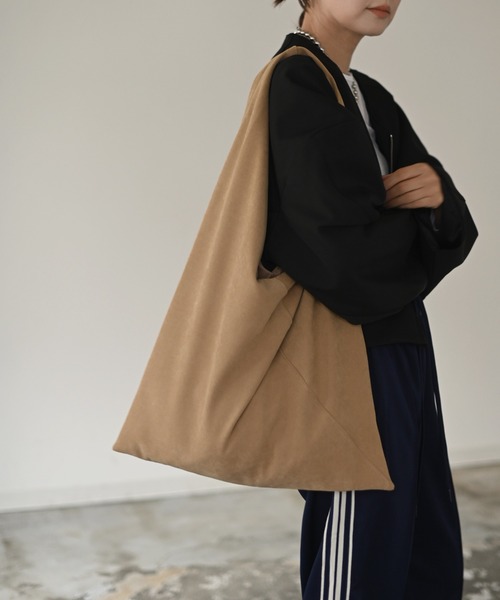 Marient(マリエント)の「Eco Suede Tote Bag / エコスエードトートバッグ(トートバッグ・レディース・ブラック/キャメル・FREE)」の5枚目の写真