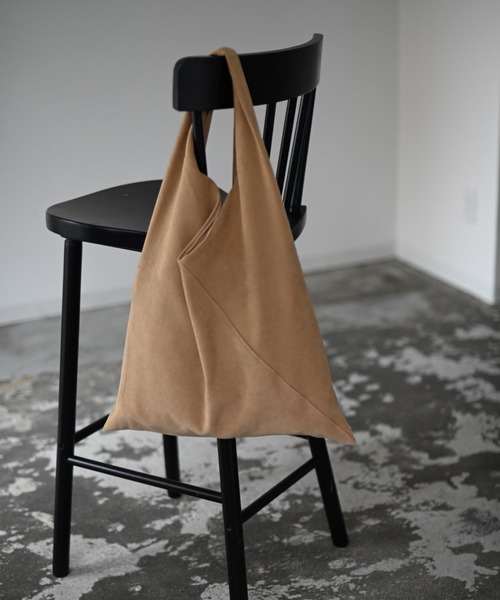 Marient(マリエント)の「Eco Suede Tote Bag / エコスエードトートバッグ(トートバッグ・レディース・ブラック/キャメル・FREE)」の6枚目の写真