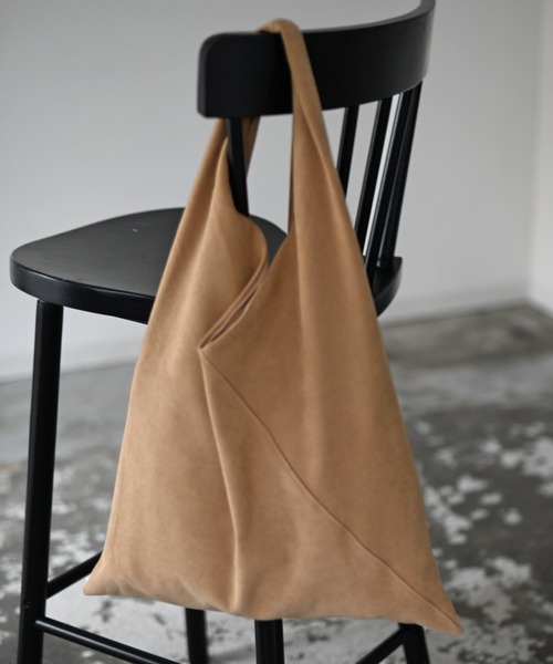 Marient(マリエント)の「Eco Suede Tote Bag / エコスエードトートバッグ(トートバッグ・レディース・ブラック/キャメル・FREE)」の7枚目の写真