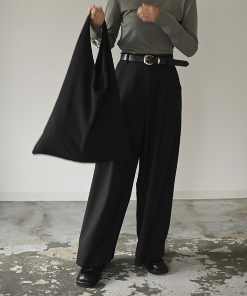 Marient(マリエント)の「Eco Suede Tote Bag / エコスエードトートバッグ(トートバッグ・レディース・ブラック/キャメル・FREE)」の11枚目の写真