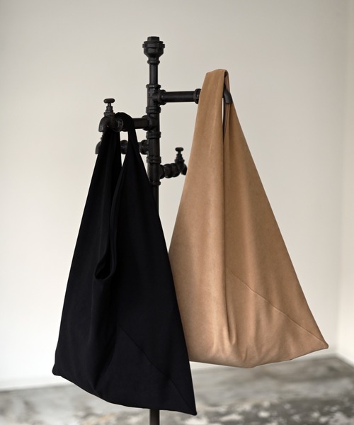 Marient(マリエント)の「Eco Suede Tote Bag / エコスエードトートバッグ(トートバッグ・レディース・ブラック/キャメル・FREE)」の16枚目の写真