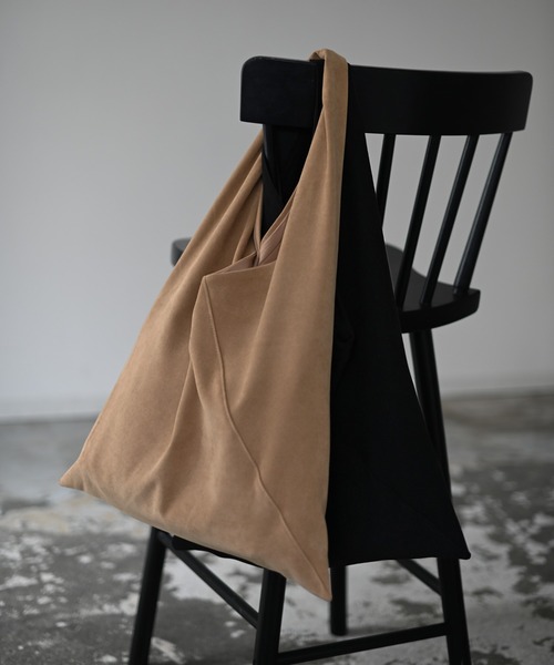 Marient(マリエント)の「Eco Suede Tote Bag / エコスエードトートバッグ(トートバッグ・レディース・ブラック/キャメル・FREE)」の17枚目の写真