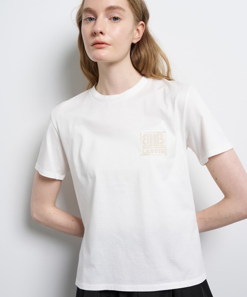 LANVIN en Bleu（ランバンオンブルー）の「ワンポイントスクエアロゴTシャツ（Tシャツ/カットソー・レディース・ブラック/ベージュ/チャコールグレー/ピンク/オフホワイト・38）」の2枚目の写真