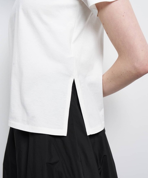 LANVIN en Bleu（ランバンオンブルー）の「ワンポイントスクエアロゴTシャツ（Tシャツ/カットソー・レディース・ブラック/ベージュ/チャコールグレー/ピンク/オフホワイト・38）」の10枚目の写真