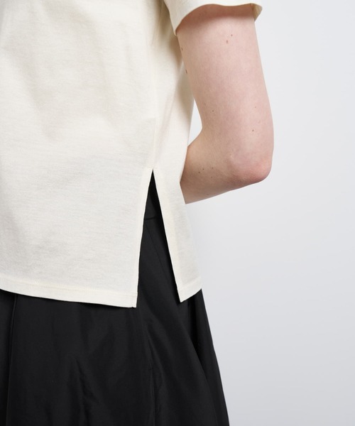 LANVIN en Bleu（ランバンオンブルー）の「ワンポイントスクエアロゴTシャツ（Tシャツ/カットソー・レディース・ブラック/ベージュ/チャコールグレー/ピンク/オフホワイト・38）」の16枚目の写真