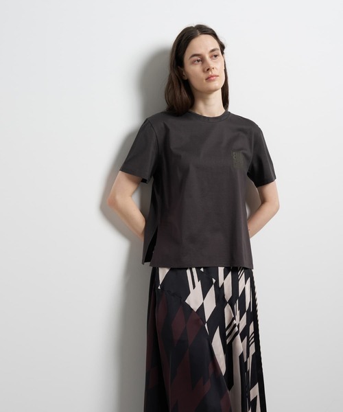 LANVIN en Bleu（ランバンオンブルー）の「ワンポイントスクエアロゴTシャツ（Tシャツ/カットソー・レディース・ブラック/ベージュ/チャコールグレー/ピンク/オフホワイト・38）」の18枚目の写真