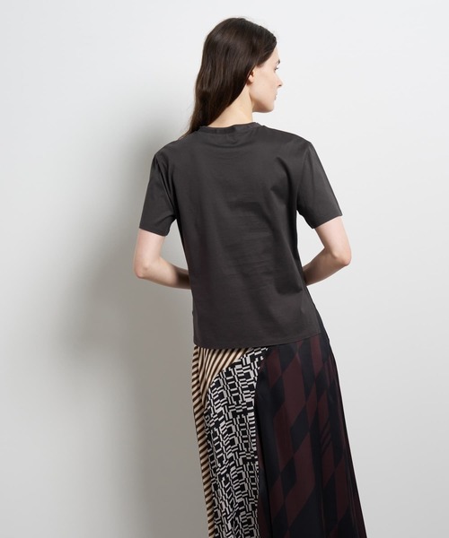 LANVIN en Bleu（ランバンオンブルー）の「ワンポイントスクエアロゴTシャツ（Tシャツ/カットソー・レディース・ブラック/ベージュ/チャコールグレー/ピンク/オフホワイト・38）」の19枚目の写真