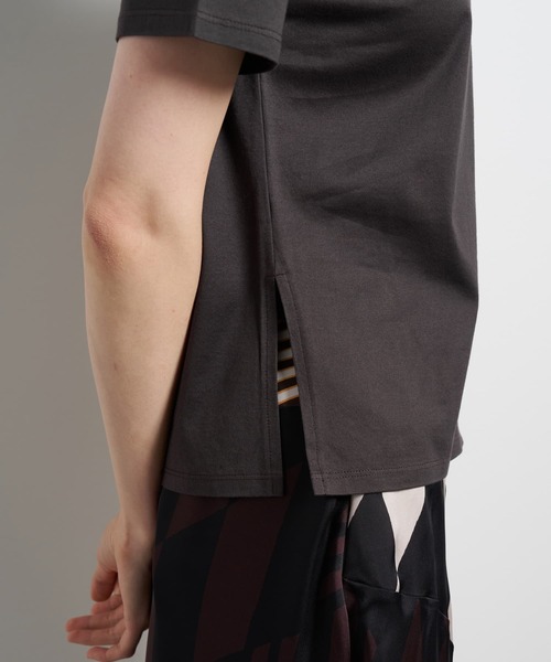 LANVIN en Bleu（ランバンオンブルー）の「ワンポイントスクエアロゴTシャツ（Tシャツ/カットソー・レディース・ブラック/ベージュ/チャコールグレー/ピンク/オフホワイト・38）」の21枚目の写真