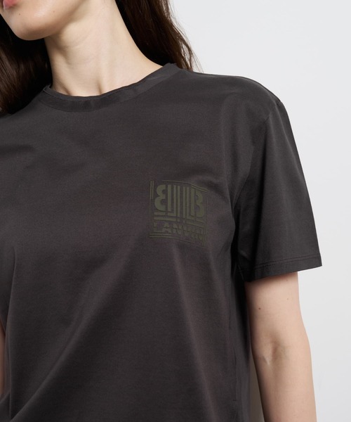 LANVIN en Bleu（ランバンオンブルー）の「ワンポイントスクエアロゴTシャツ（Tシャツ/カットソー・レディース・ブラック/ベージュ/チャコールグレー/ピンク/オフホワイト・38）」の22枚目の写真